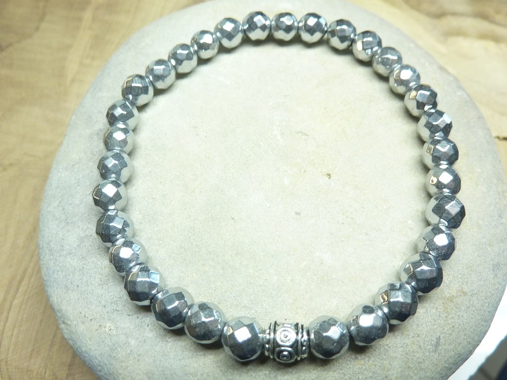 Bracelet Hématite en perles à facettes 6 mm