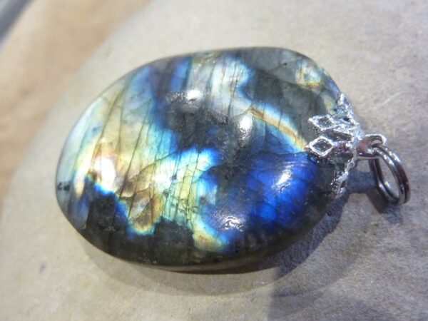 Pendentif Labradorite 17,9 gr ref 0112