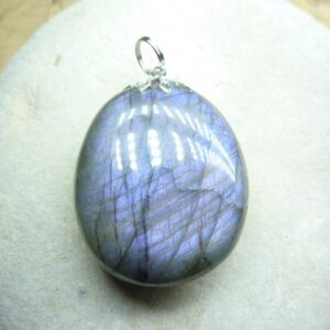 Pendentif Labradorite violet 20,4 gr ref 0123