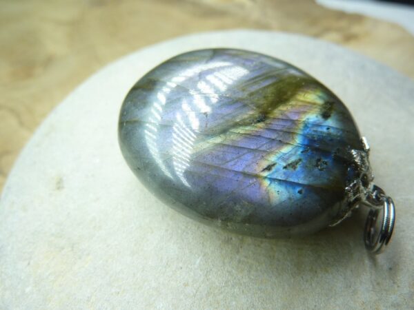 Pendentif Labradorite violet 20,4 gr ref 0123