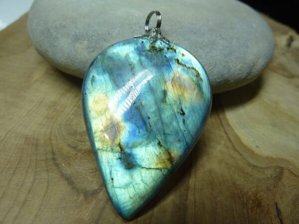 Pendentif Labradorite 19,1 gr ref 5575
