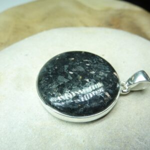 Pendentif Nuummite ref 4781