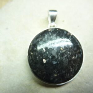 Pendentif Nuummite ref 4781