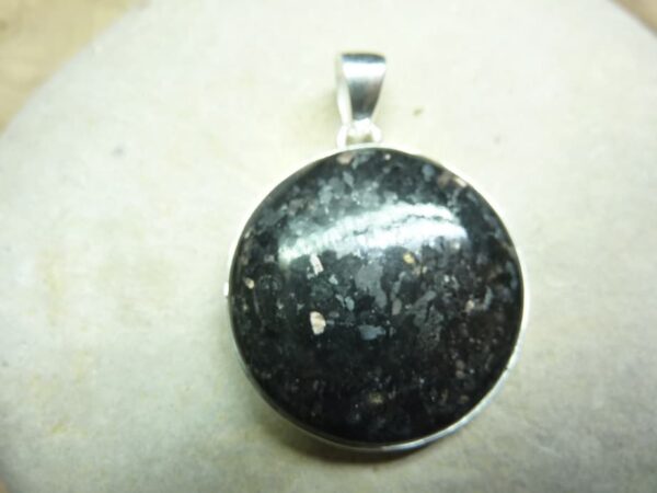 Pendentif Nuummite ref 4781