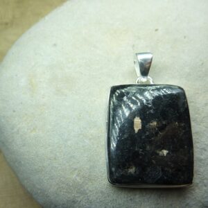 Pendentif Nuummite ref 2233
