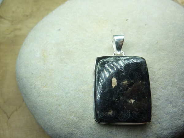 Pendentif Nuummite ref 2233