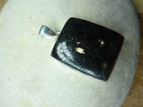 Pendentif Nuummite ref 2233