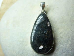 Pendentif Nuummite ref 4223