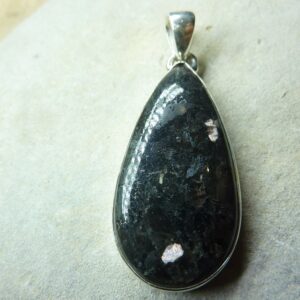 Pendentif Nuummite ref 4223