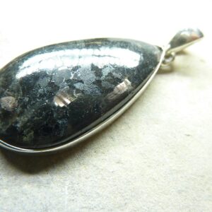 Pendentif Nuummite ref 4223