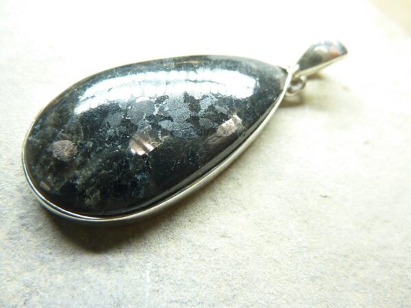Pendentif Nuummite ref 4223