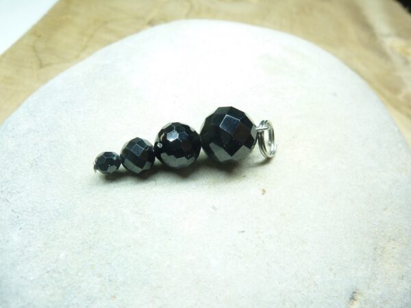 Pendentif Spinelle noir 10-4 mm