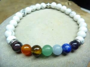 Bracelet Howlite - Chakras - perles rondes 6 mm