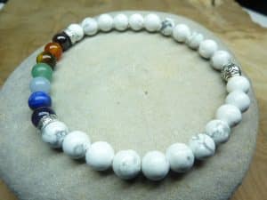 Bracelet Howlite - Chakras - perles rondes 6 mm