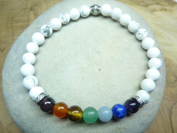 Bracelet Howlite - Chakras - perles rondes 6 mm