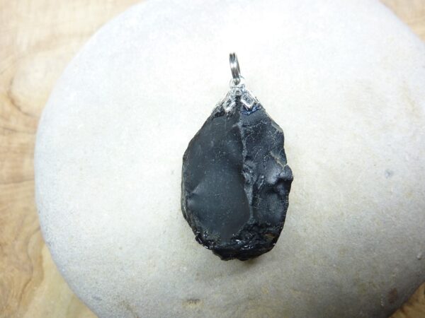 Pendentif Spinelle noir Brut 13,4 gr ref 2643