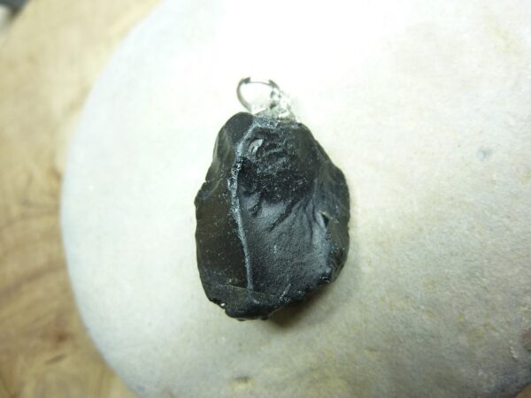 Pendentif Spinelle noir Brut 13,4 gr ref 2643