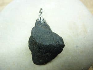 Pendentif Spinelle noir Brut 14,6 gr ref 1237