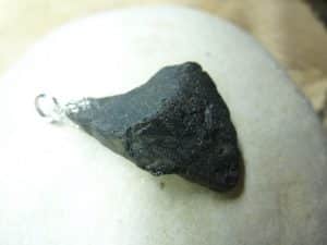Pendentif Spinelle noir Brut 14,6 gr ref 1237