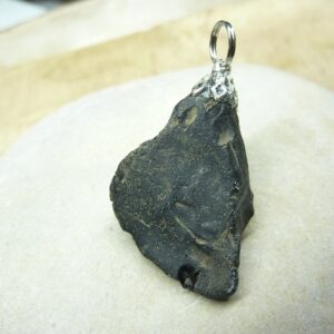 Pendentif Spinelle noir Brut 14,6 gr ref 1237