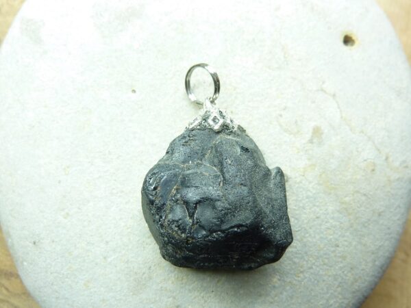 Pendentif Spinelle noir Brut 12,3 gr ref 1427
