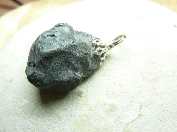 Pendentif Spinelle noir Brut 12,3 gr ref 1427