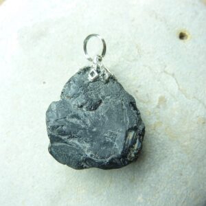 Pendentif Spinelle noir Brut 12,3 gr ref 1427