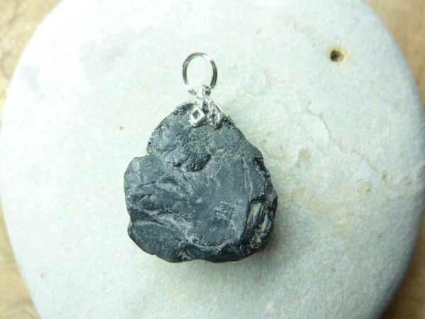 Pendentif Spinelle noir Brut 12,3 gr ref 1427