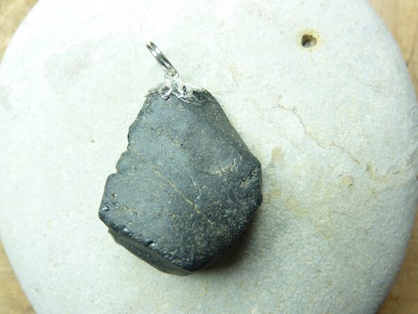 Pendentif Spinelle noir Brut 15,4 gr ref 2626
