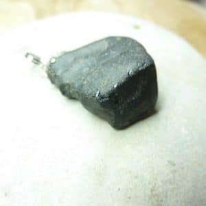 Pendentif Spinelle noir Brut 15,4 gr ref 2626