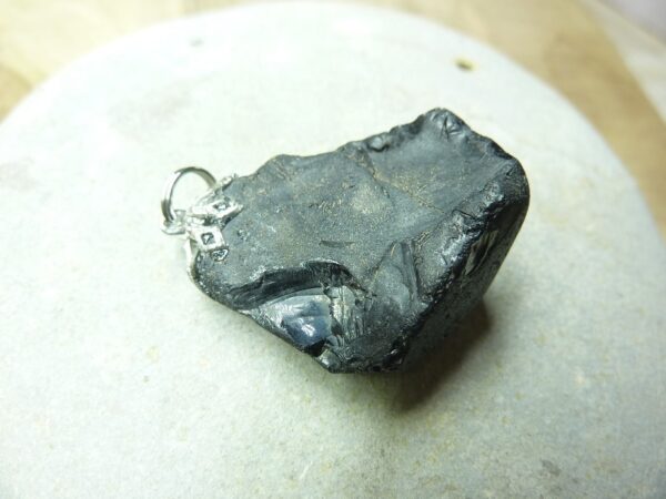 Pendentif Spinelle noir Brut 15,4 gr ref 2626