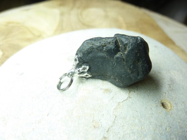 Pendentif Spinelle noir Brut 16,8 gr ref 2119