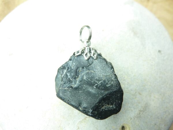 Pendentif Spinelle noir Brut 11,7 gr ref 2333