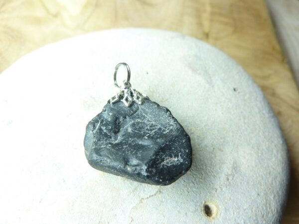Pendentif Spinelle noir Brut 11,7 gr ref 2333