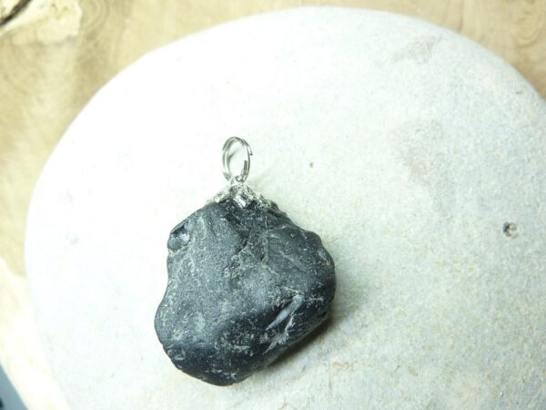 Pendentif Spinelle noir Brut 11,7 gr ref 2333