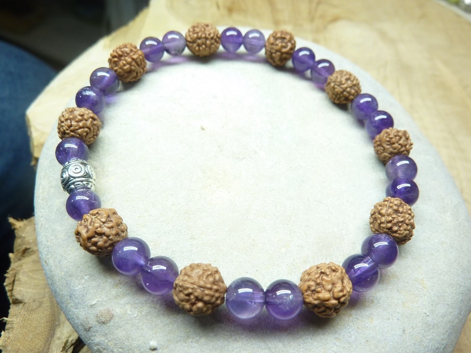 Bracelet Améthyste-Rudraksha perles rondes 8-6 mm
