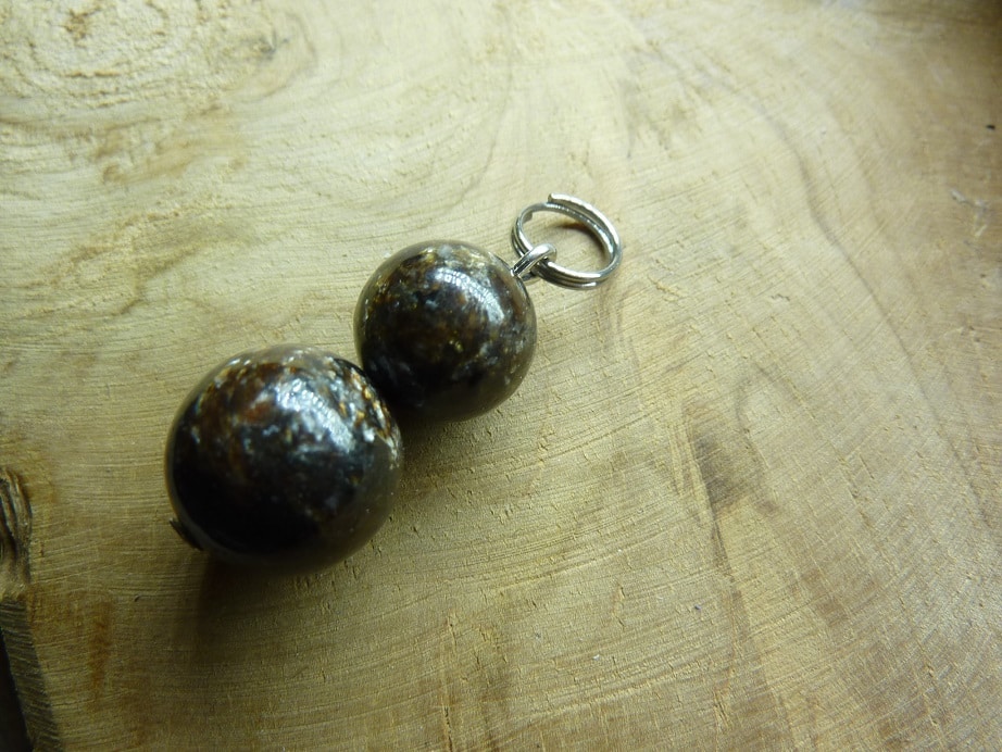 Pendentif Biotite mica-Bouddha - Perles rondes 12-10 mm