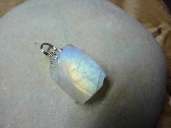 Pendentif Pierre de lune brut 5 gr ref 1895