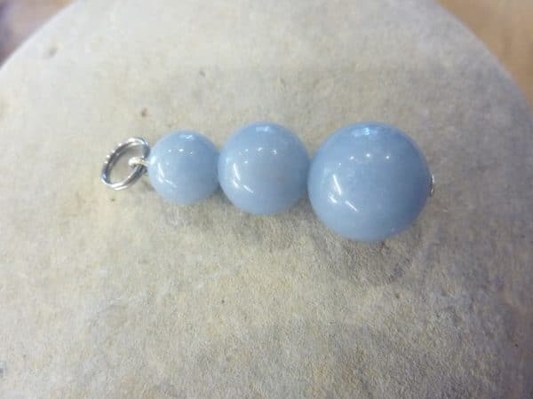 Pendentif Angélite - Perles rondes 12-10-8 mm