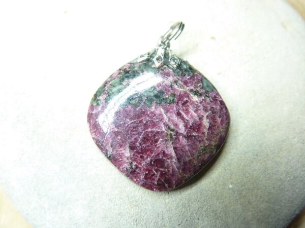 Pendentif Eudialyte 6 gr ref 2631