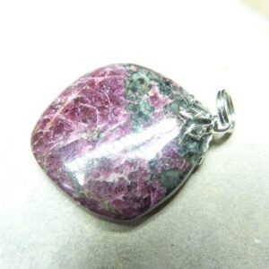 Pendentif Eudialyte 6 gr ref 2631