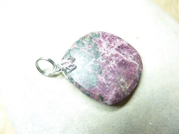 Pendentif Eudialyte 6 gr ref 2631