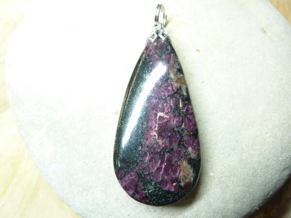 Pendentif Eudialyte 11,9 gr ref 9516