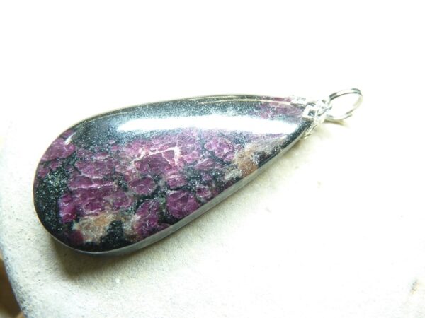 Pendentif Eudialyte 11,9 gr ref 9516