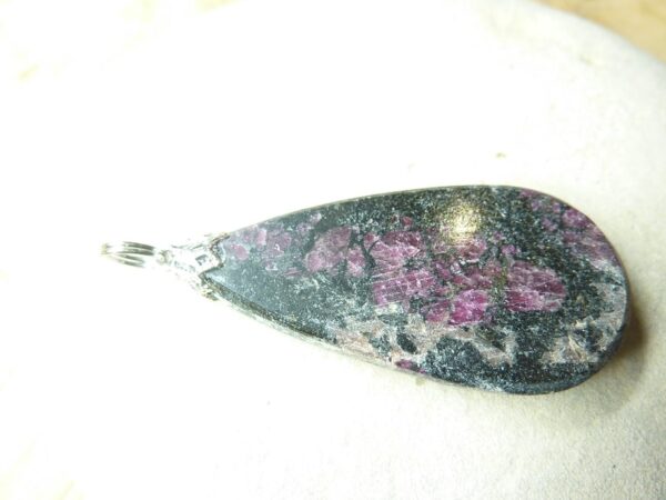 Pendentif Eudialyte 11,9 gr ref 9516