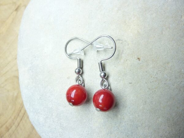 Boucles d'oreilles Corail rouge - perles rondes 7,5 mm