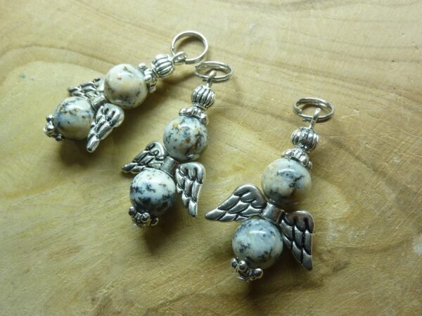 Pendentif Merlinite opale dentritique ange
