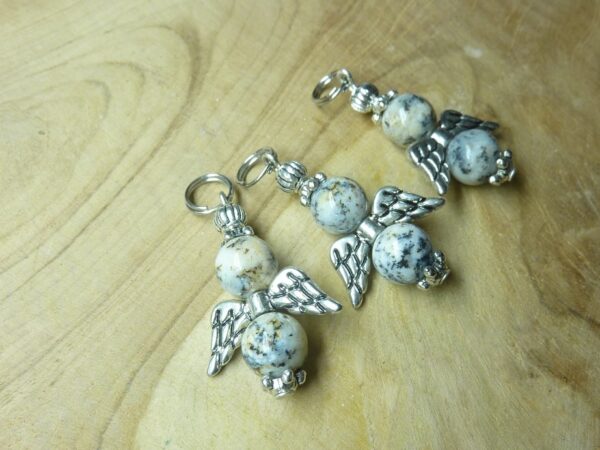 Pendentif Merlinite opale dentritique ange