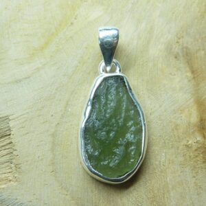 Pendentif Moldavite brut monture argent 925 ref 6115