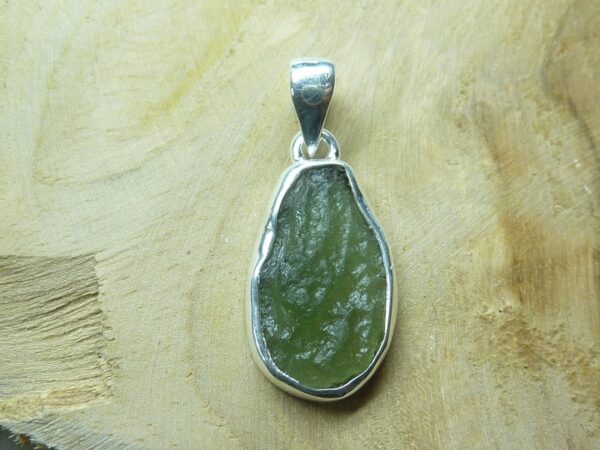 Pendentif Moldavite brut monture argent 925 ref 6115